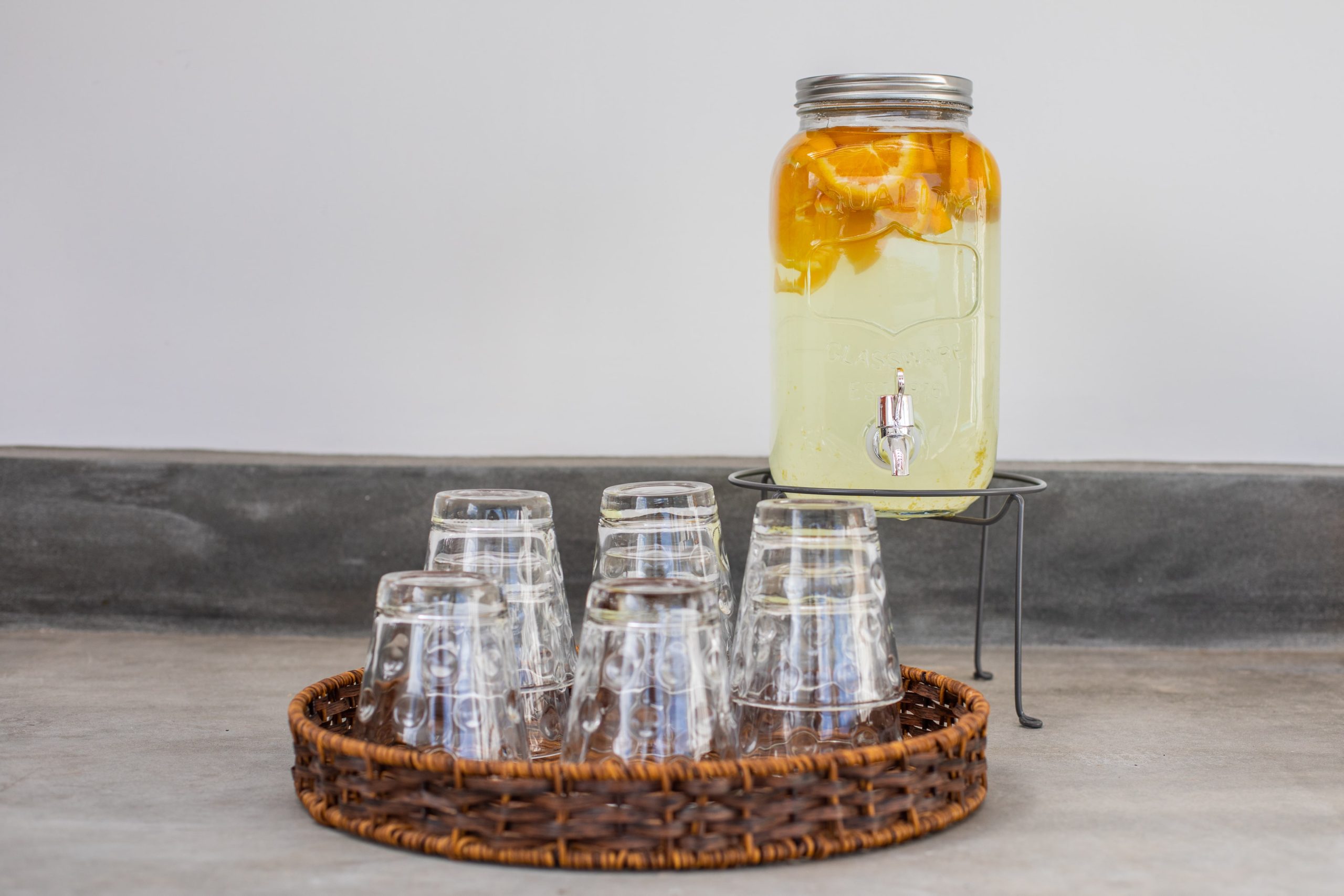 Buitenkeuken met GreenEgg barbecue in luxe villa Curaçao