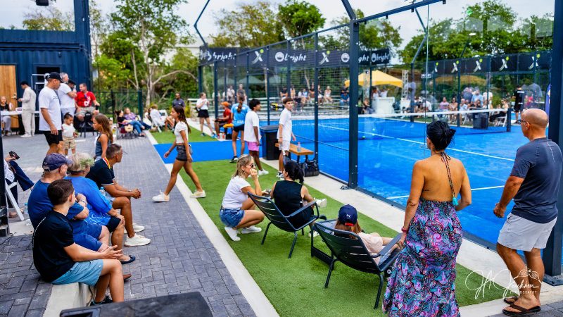 Padellen op Curaçao – moderne padelbanen bij Padel Curaçao en Blue Bay met Caribische zon