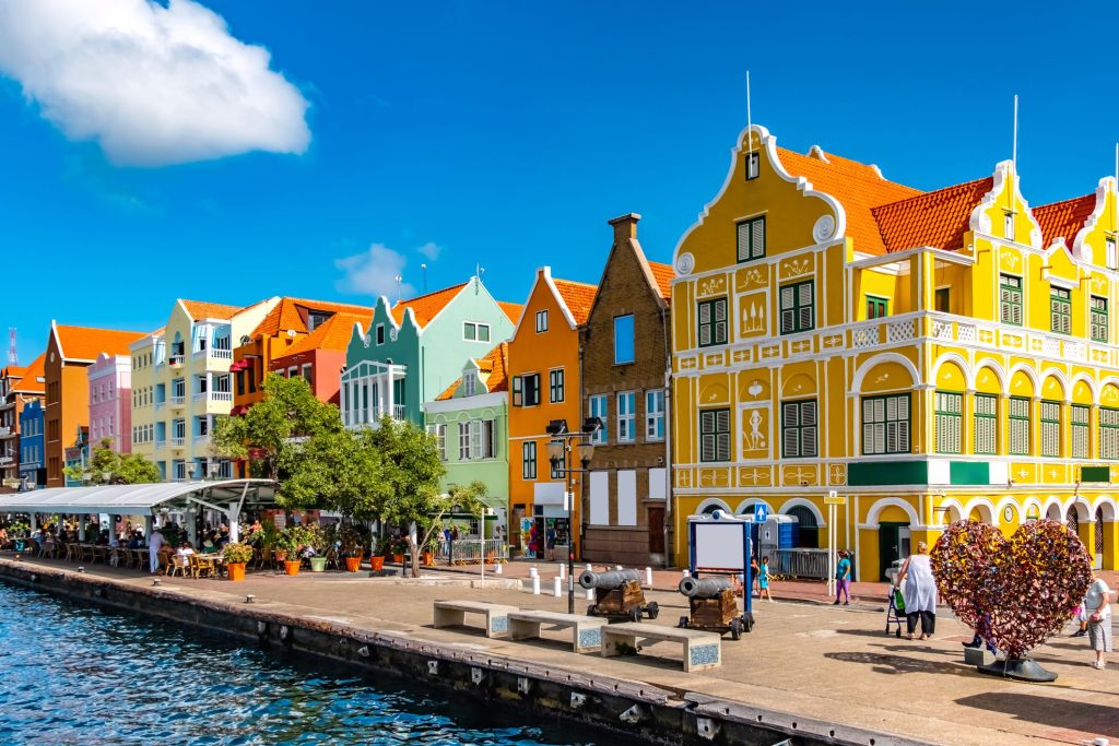 wat te doen op curaçao - Handelskade Willemstad